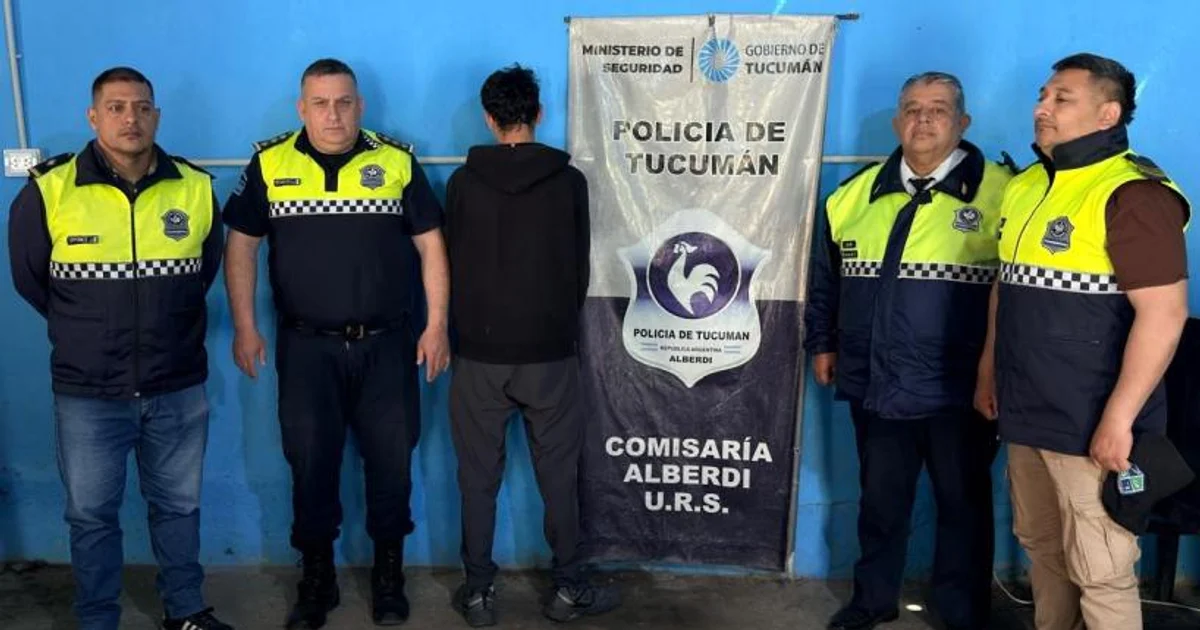 Official photo: Detienen a un joven acusado de robo tras un allanamiento ordenado por la Justicia