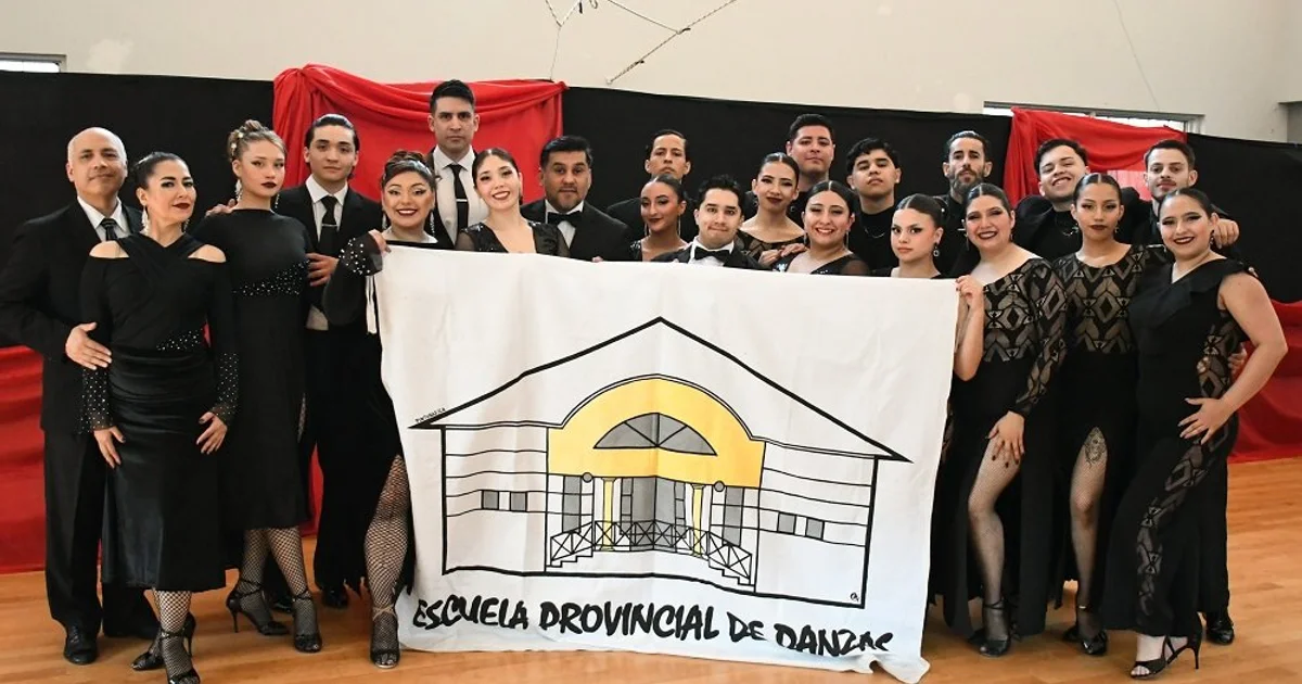 Foto oficial: La Escuela Provincial de Danzas obtuvo una cosecha histórica de reconocimientos en certamen de Tango