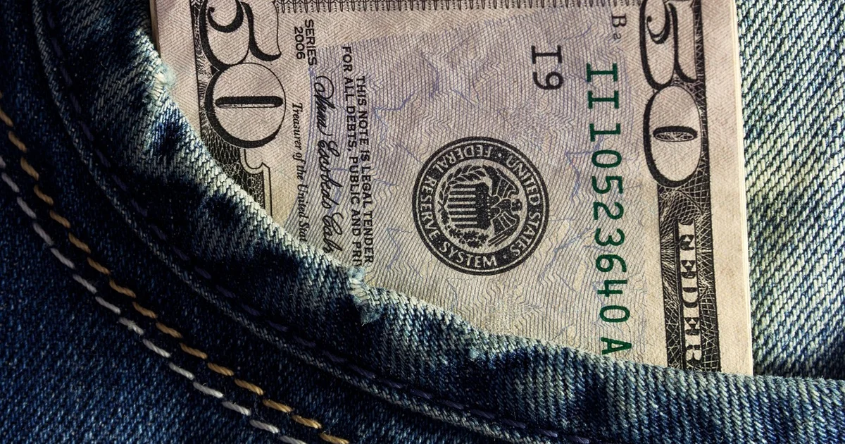 Illustrative photo: Caputo absorbed pesos equivalent to $490 million to ease dollar pressure