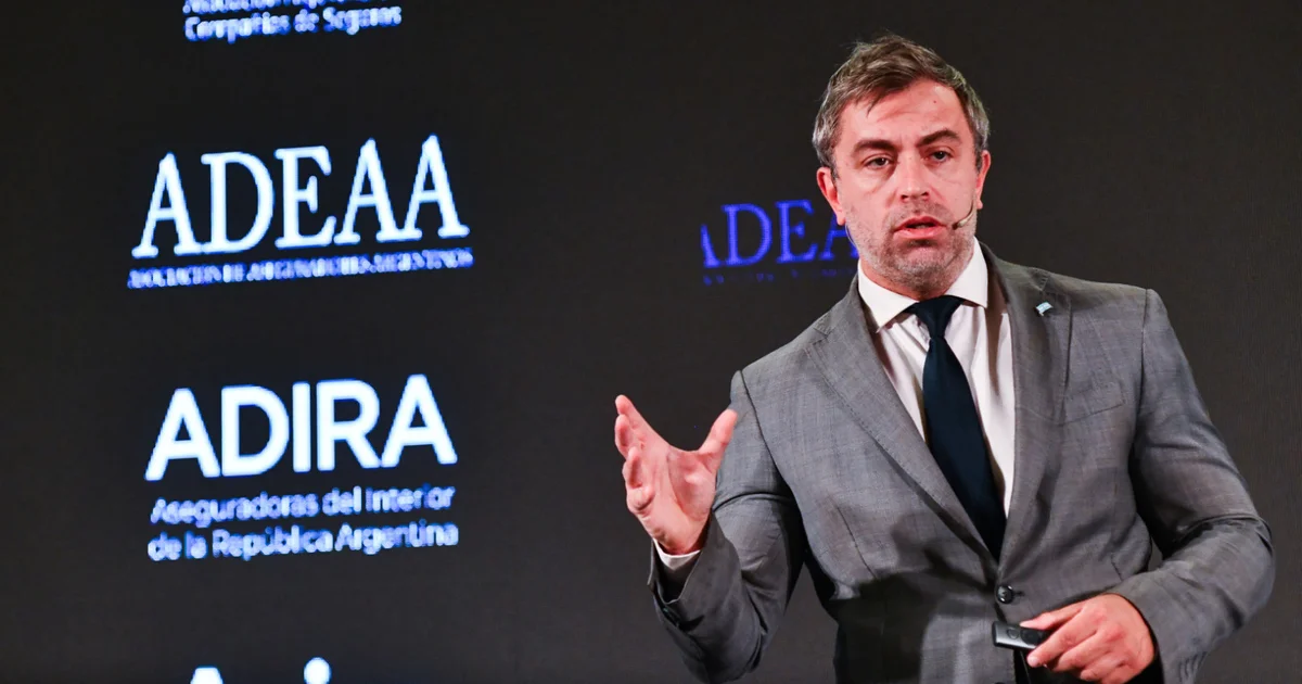 Economía desafía a la City y advierte que el castigo del riesgo país es "exagerado"