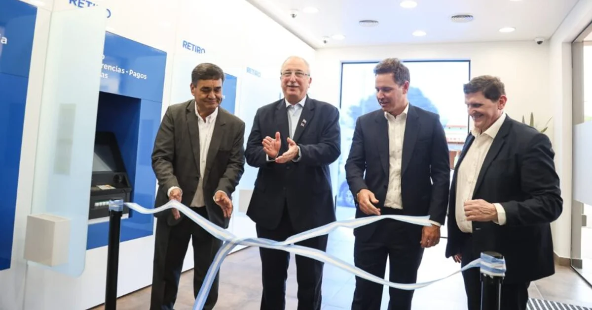 Foto oficial: INAUGURARON UNA MODERNA SUCURSAL DEL BANCO MACRO EN SAN IGNACIO, QUE AMPLÍA EL ACCESO A SERVICIOS FINANCIEROS PARA LA COMUNIDAD Y LOCALIDADES VECINAS