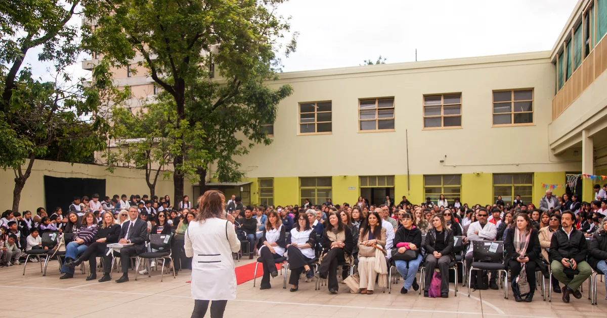 Foto oficial: La Escuela Primaria N.º 7 D.E. 11 “Teniente Manuel Félix Origone” celebró sus 100 años