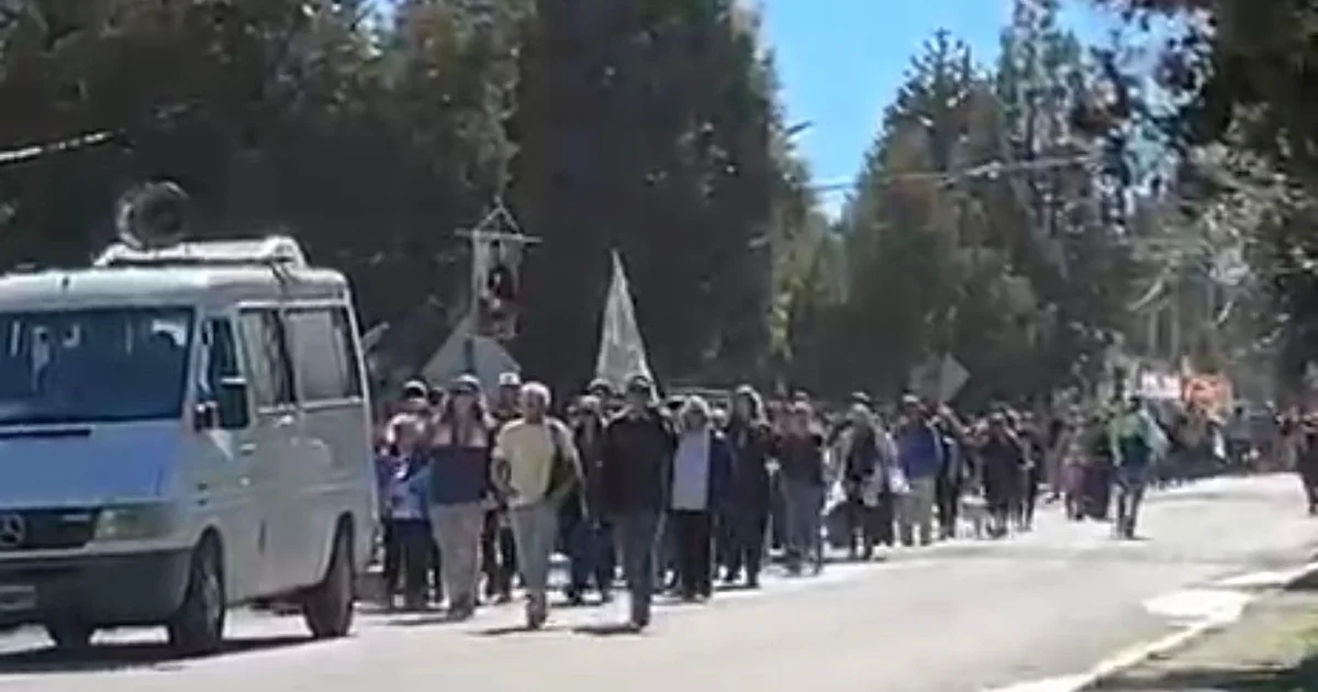 Foto oficial: La Policía acompañó la peregrinación a la Virgen de las Nieves en Bariloche | Gobierno de Río Negro