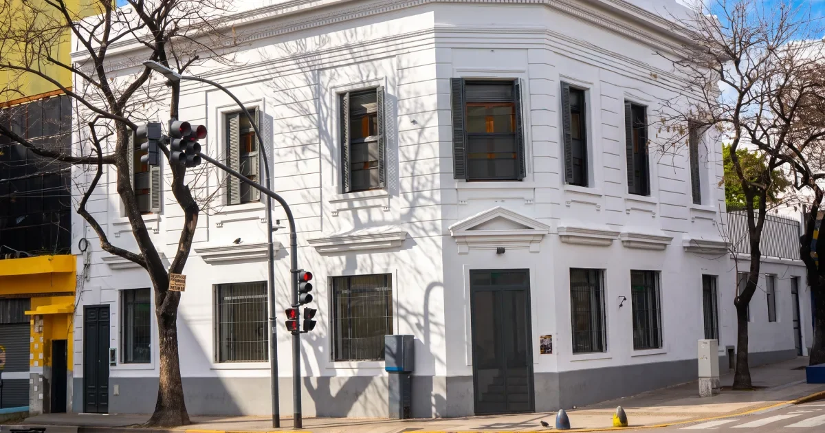 A Biblioteca Joaquín V. González volta a abrir suas portas