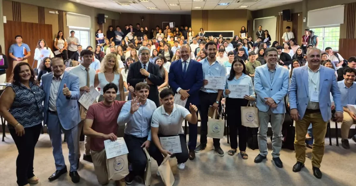 Foto oficial: Se presentó a estudiantes de la UNSa la propuesta de coparticipación federal