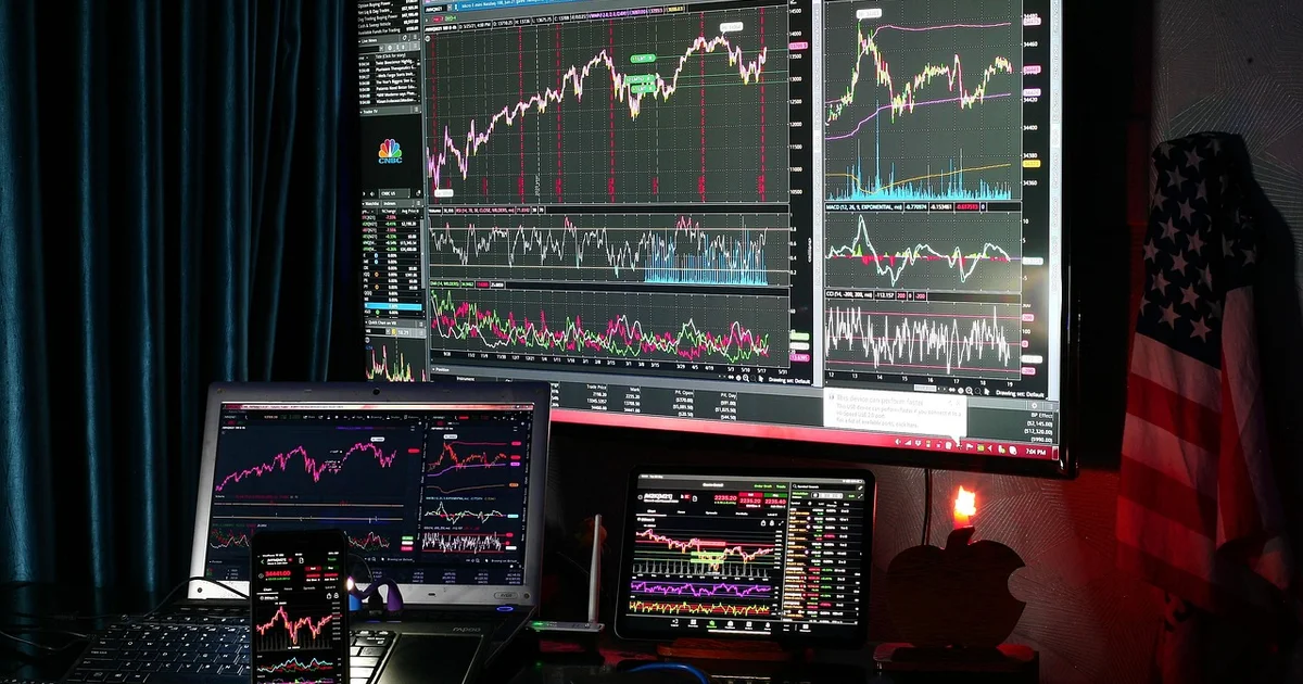 A bank shifts its bond strategy: recommends selling one that yields double and buying another