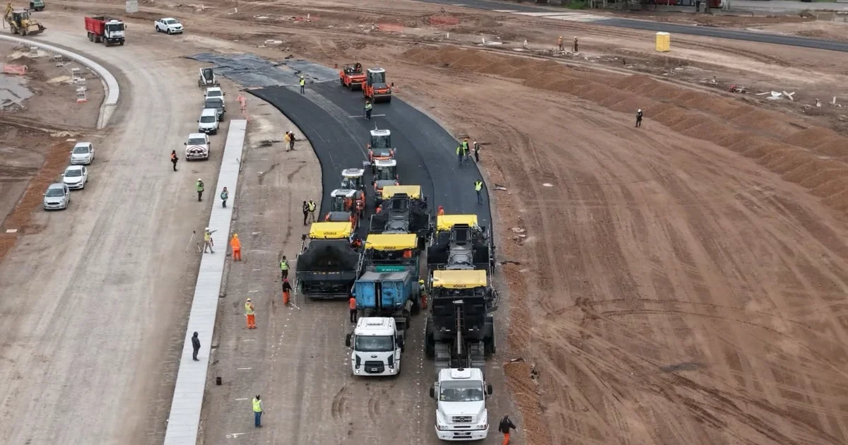Cómo es la tecnología para colocar 43 mil toneladas de asfalto en la pista del Autódromo