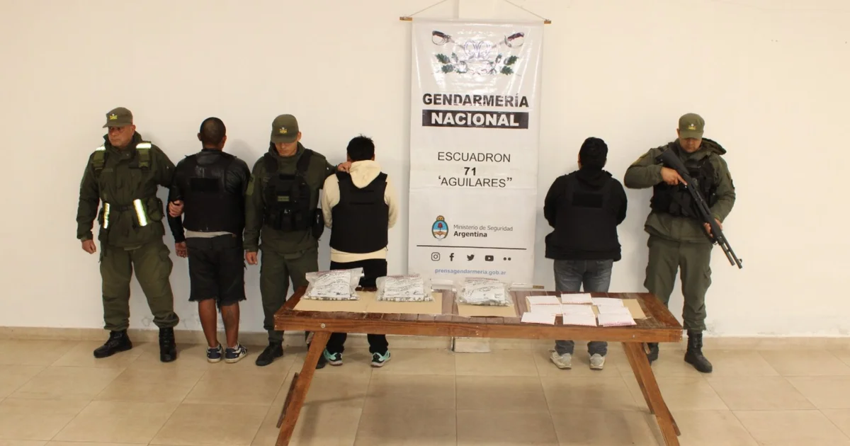 Gendarmerie caught three "mules" carrying 259 capsules of cocaine in their bodies