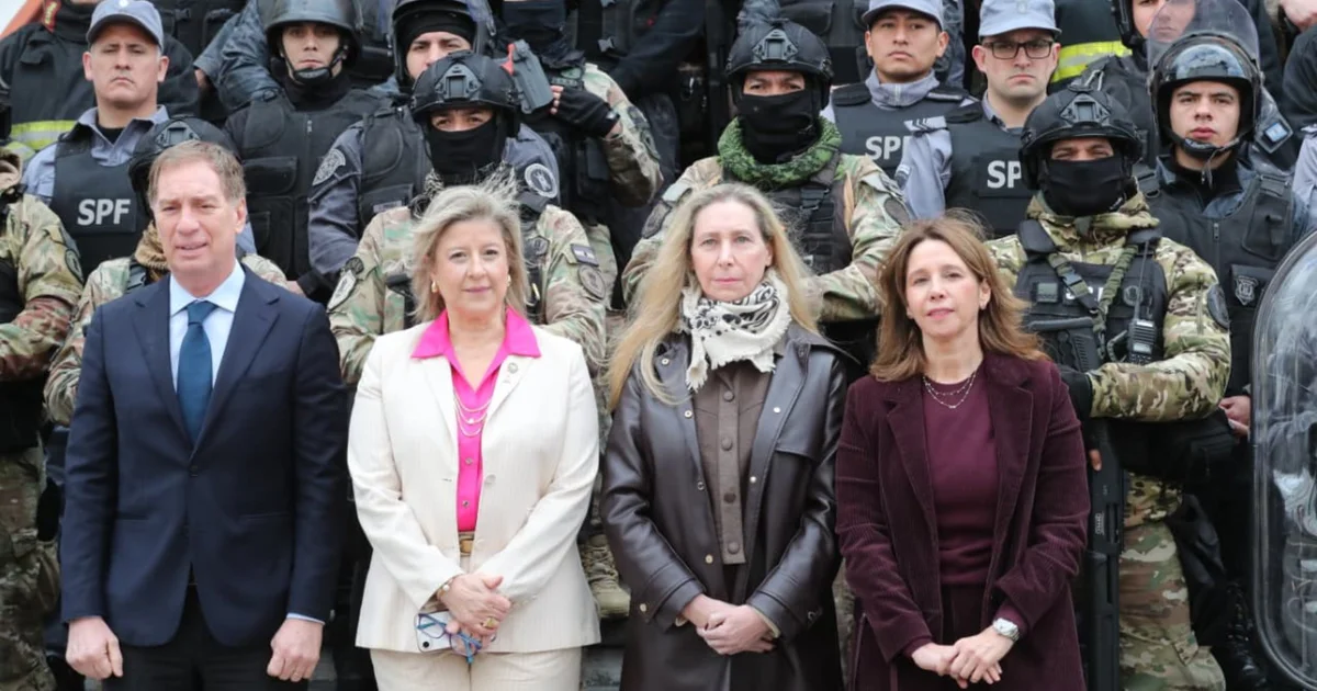Foto oficial: El gobierno concluyó la primera fase del traslado de internos al complejo penitenciario de Marcos Paz
