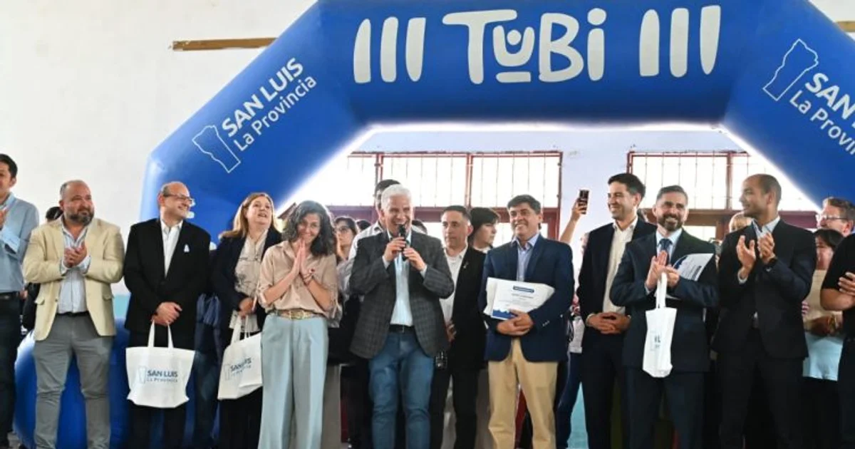 Official photo: El Gobierno renovará el convenio de apoyo al boleto estudiantil con la Escuela Técnica N°17