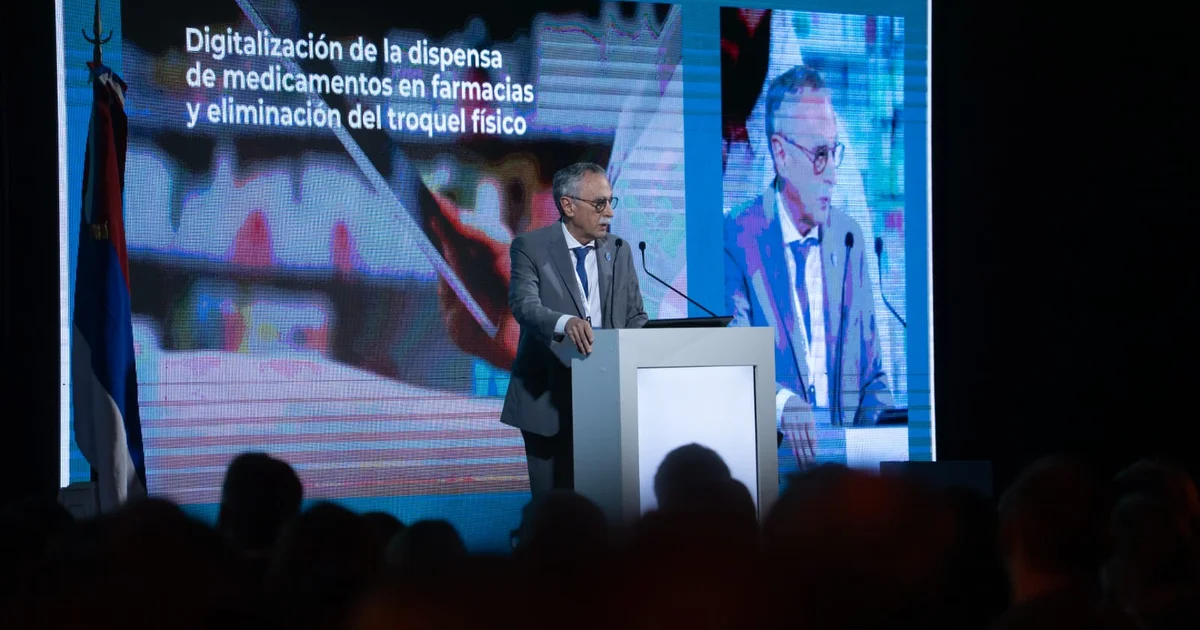 Foto oficial: Lugones cuestionó los cobros de los colegios profesionales: “nadie debería pagar para trabajar”