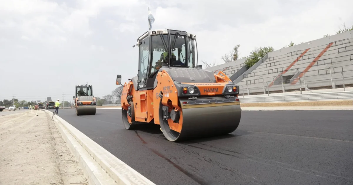 Official photo: Otro paso más: empezaron a asfaltar la pista del Autódromo que va a quedar lista para que corra la Fórmula 1