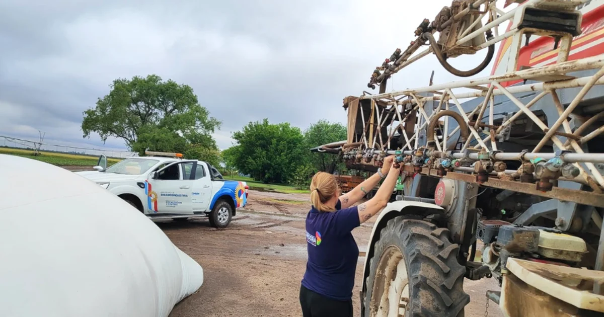 Foto oficial: Fitosanitarios: la Provincia clausuró una máquina de aplicación y un depósito en Elena
