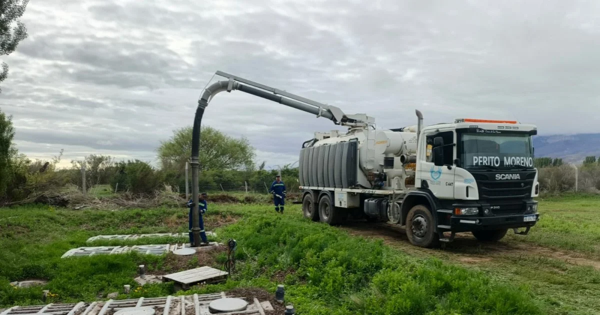 Official photo: Realizaron operativo integral de saneamiento cloacal y refacciones en la Usina de Lago Posadas