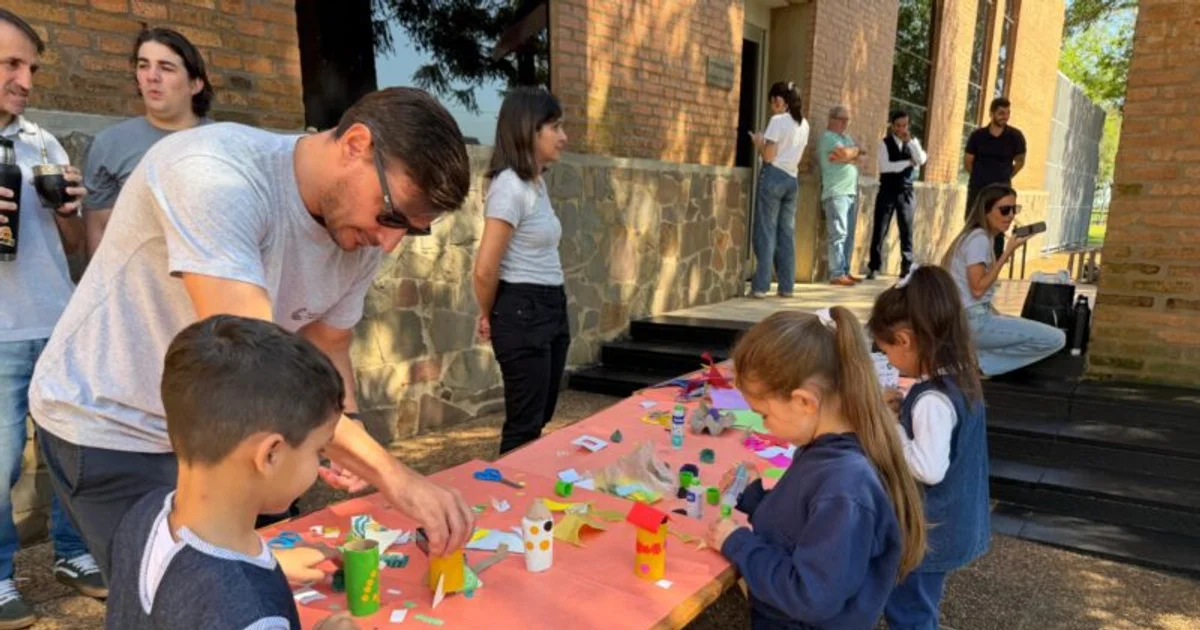 Foto oficial: EL MINISTERIO DE EDUCACIÓN ACOMPAÑÓ LA JORNADA DE ARTE SUSTENTABLE “LA CIUDAD QUE SOÑAMOS” EN EL PARQUE PARAGUAYO