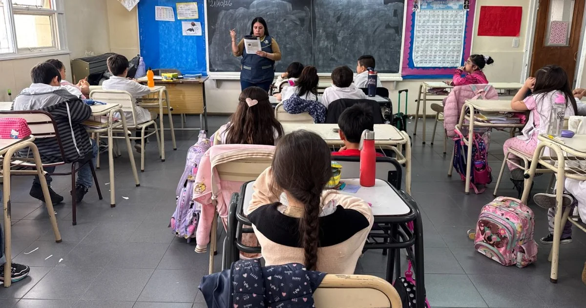 Foto oficial: Santa Cruz garantiza material impreso para la simulación de la Evaluación Aprender en 3er grado