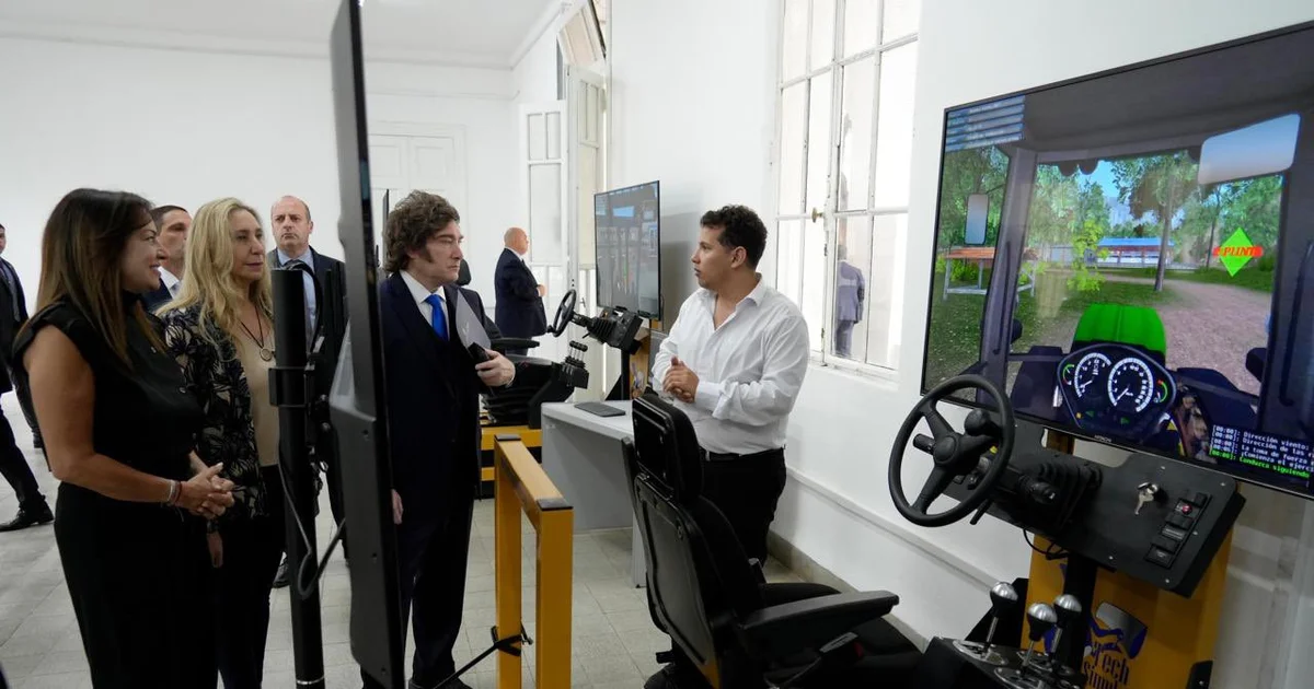 Official photo: Visita del presidente de la Nación al Centro de Formación Capital Humano