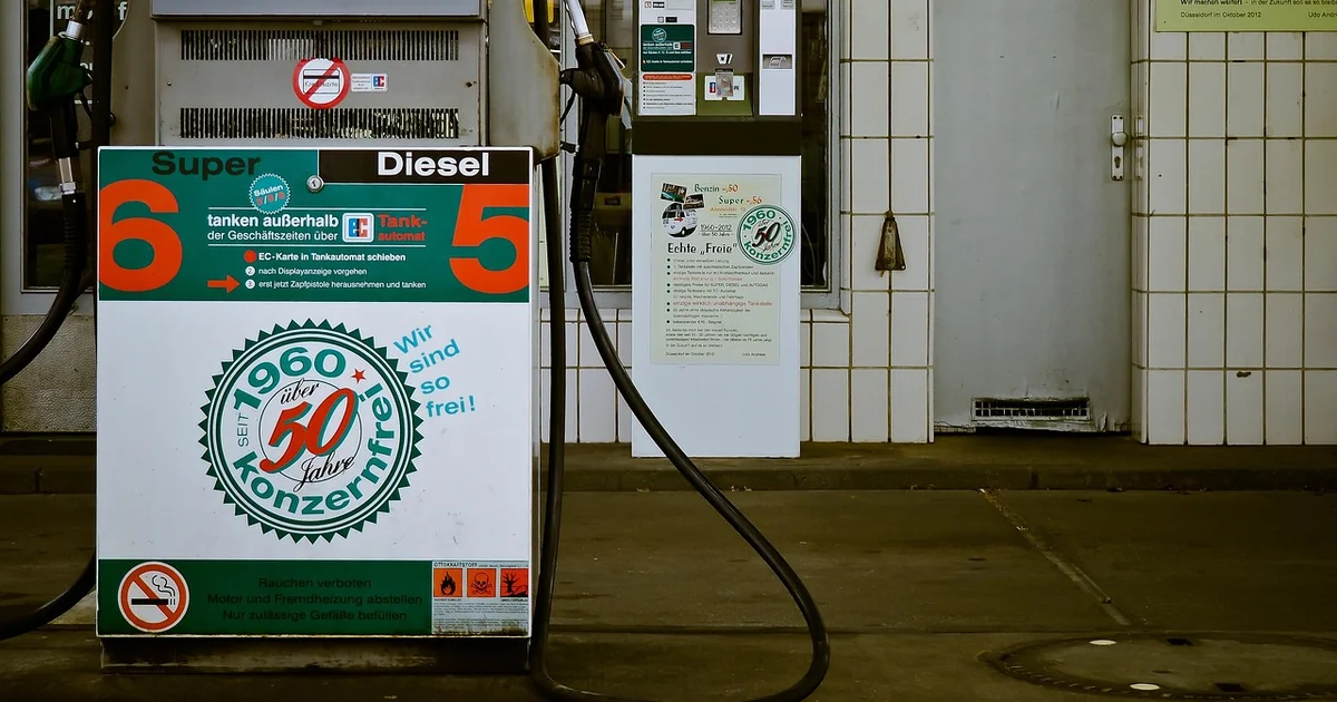 ¿Suben las naftas? el precio del petróleo presiona sobre los combustibles