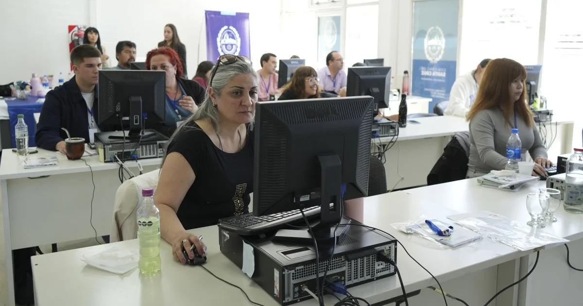 Official photo: Provincia capacita a trabajadores del Registro Civil para implementar el sistema electrónico de nacimientos