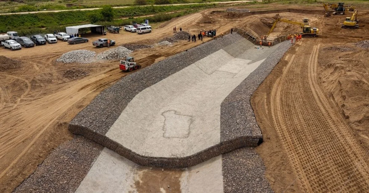 Official photo: Río Cuarto: La Provincia ejecuta obras para mejorar el sistema hídrico de la Cuenca Sur