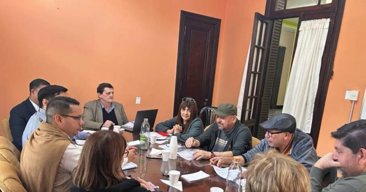 Foto oficial: HACIENDA: SE ACORDARON AUMENTOS PARA LOS TRABAJADORES PÚBLICOS ACTIVOS DEL ESTADO PROVINCIAL EN OCTUBRE Y NOVIEMBRE