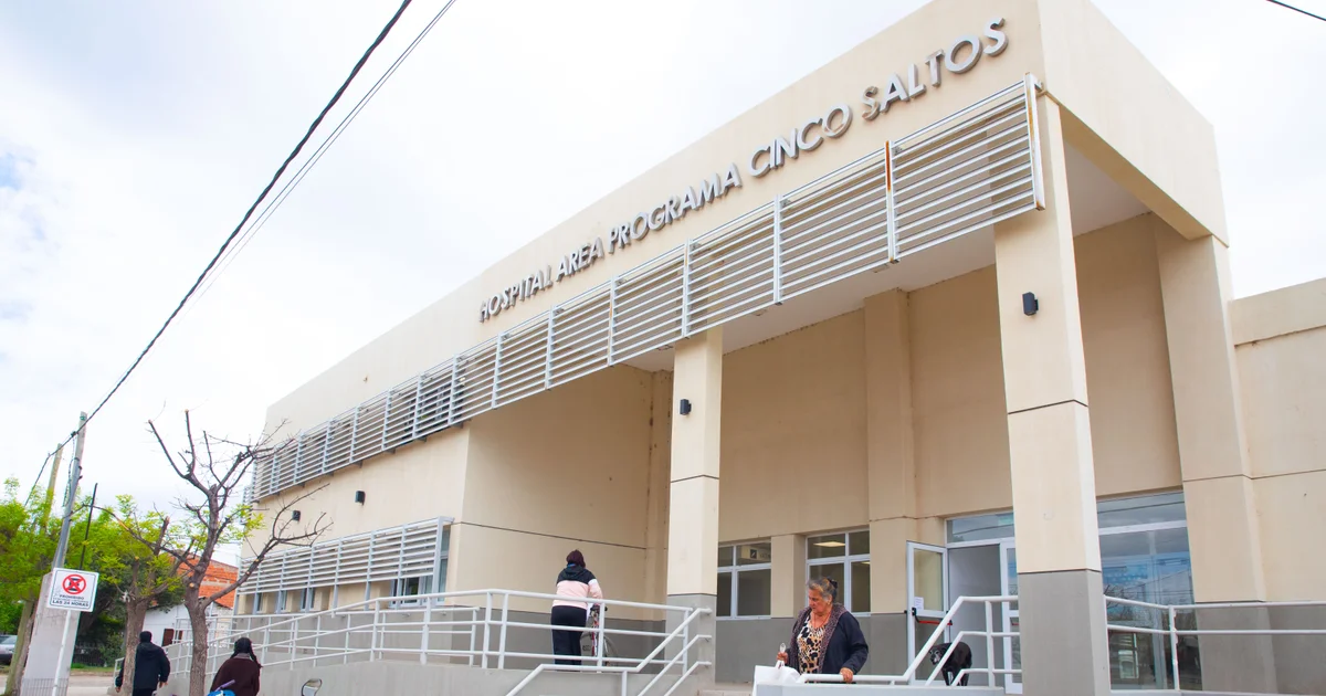 Foto oficial: Llegó al país para estudiar Medicina y hoy escribe su historia en un hospital rionegrino | Gobierno de Río Negro