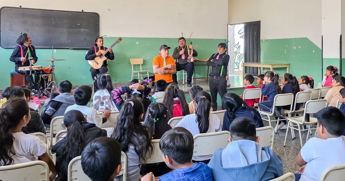 Foto oficial: "La Escuela se abre al Teatro" llegó a más de 1.200 estudiantes
