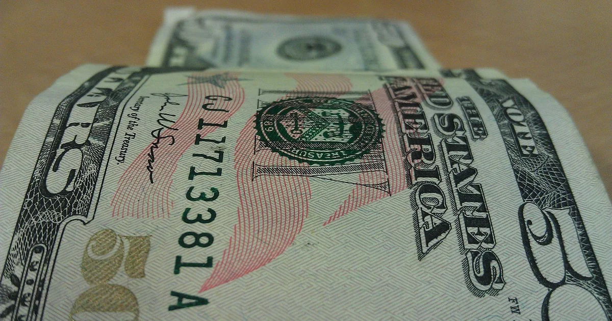 Illustrative photo: Dollar bonds rebound as country risk posts largest daily drop in three weeks
