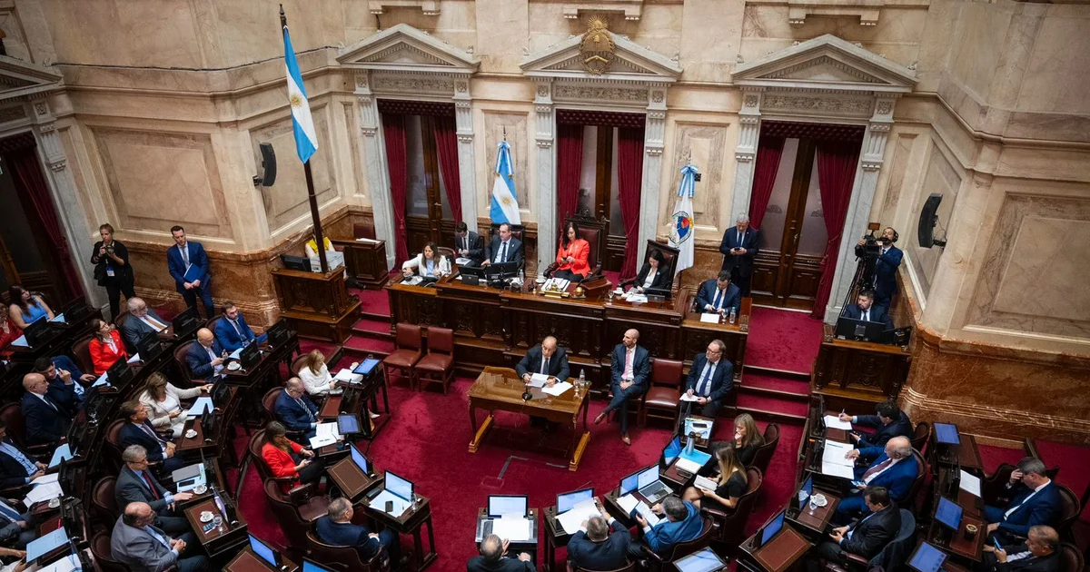 The Chief of Cabinet presented management report number 141 in the Senate