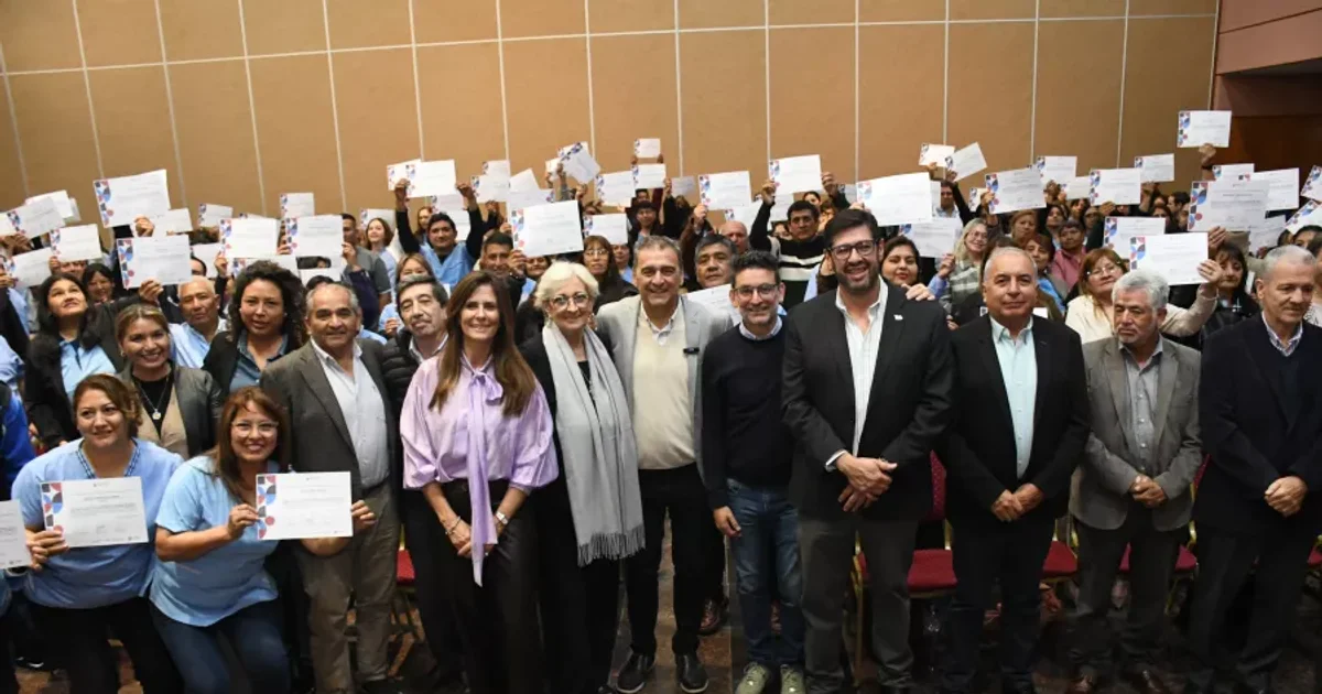 Foto oficial: Certificaron a agentes sanitarios para fortalecer la atención primaria en toda la provincia