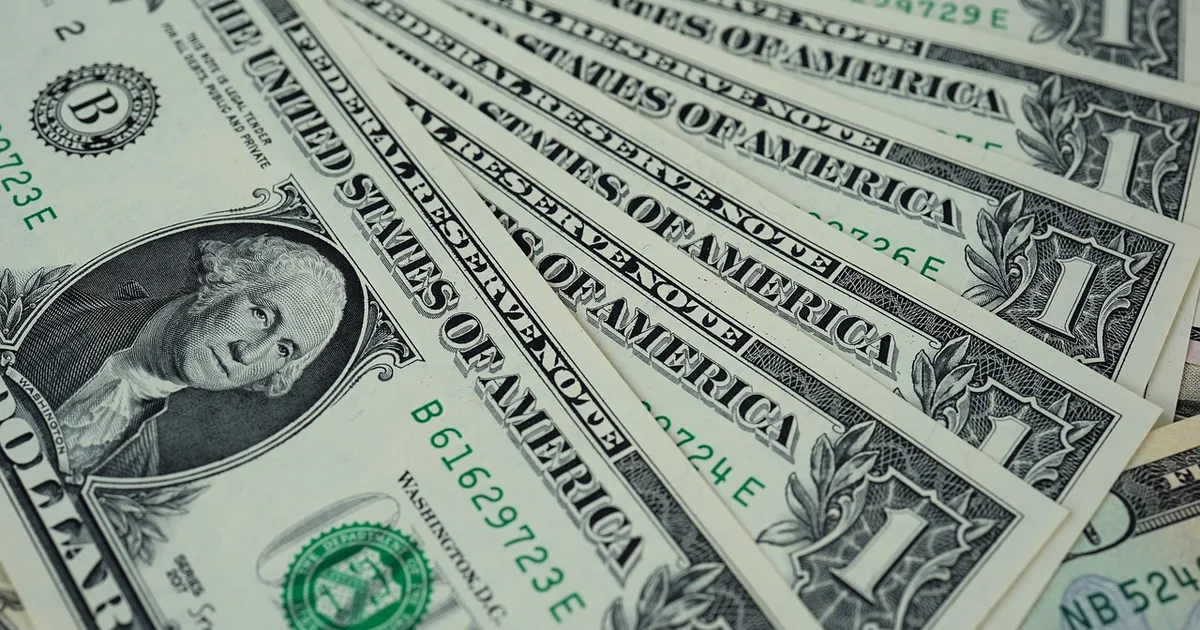 El BCRA cortó racha de compras y el Tesoro vendió u$s100 millones para contener el dólar
