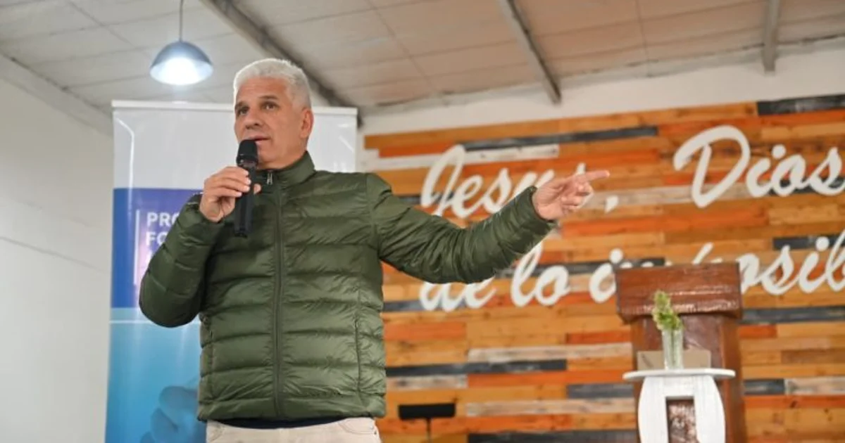 Foto oficial: “Siempre pido que cuando viene alguien del sur a Casa de Gobierno, no hay que hacerlo esperar”