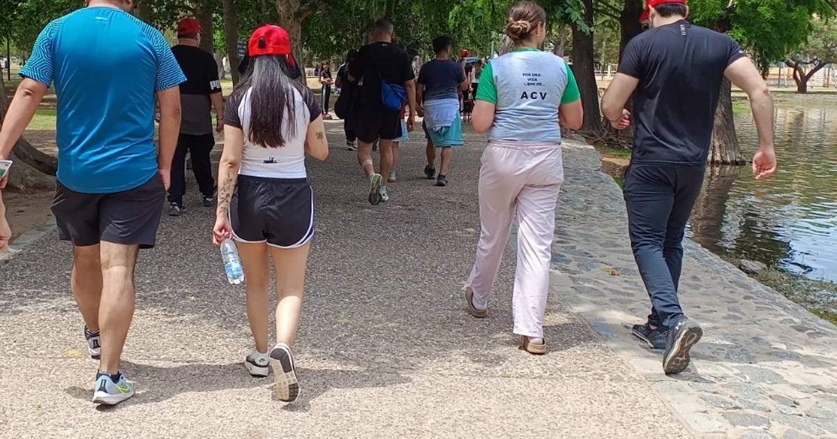 Foto oficial: Día Mundial del ACV: Salud invita a participar a una caminata saludable