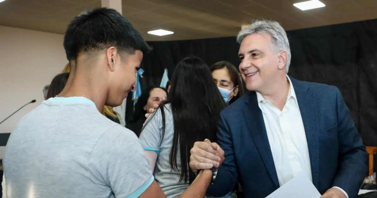 Foto oficial: Llaryora visita hoy seis localidades del departamento Río Primero