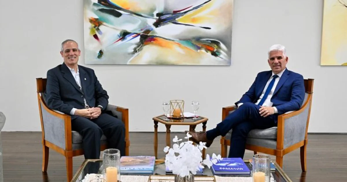 Foto oficial: El Gobernador recibió al nuevo presidente de la Unión Cívica Radical San Luis