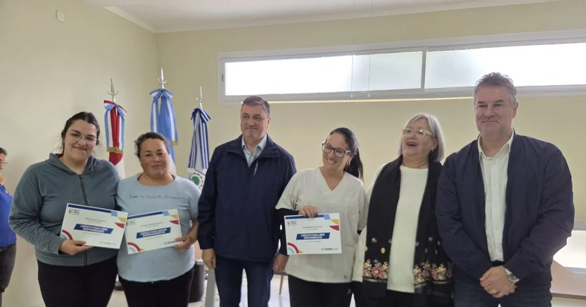 Foto oficial: Más de 400 familias de San Justo recibieron créditos sin interés del Banco de la Gente