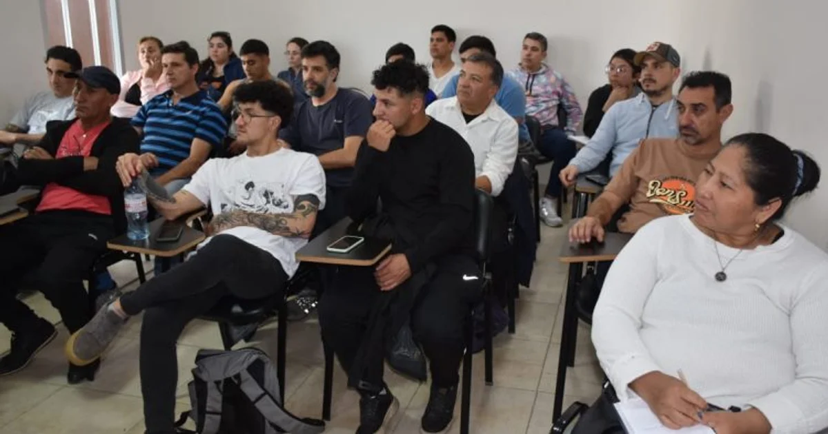 Official photo: El Gobierno organiza convocatorias ampliadas para el curso de manipulación de alimentos