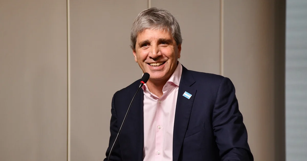 Sturzenegger presenta reformas para reducir el gasto público