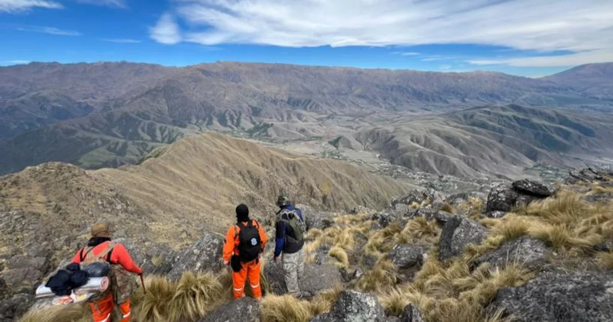 Official photo: La búsqueda de Raúl Moyano llegó a los 3.000 metros de altura en el cerro Ñuñorco