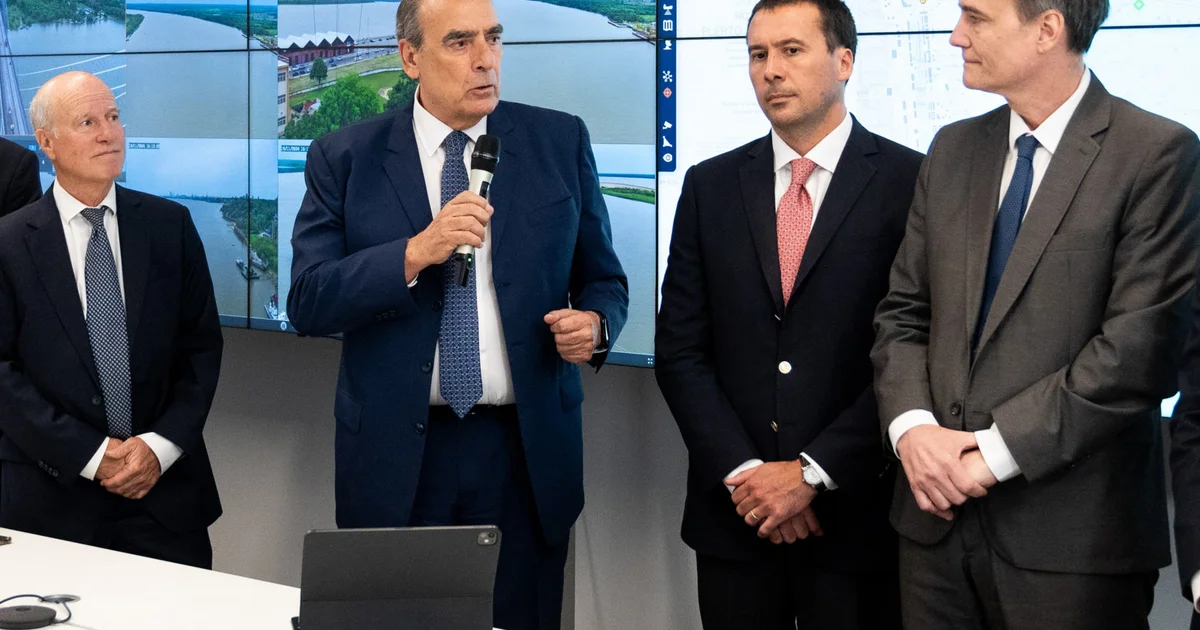The government called for bids to privatize the Hidrovía and increase competitiveness