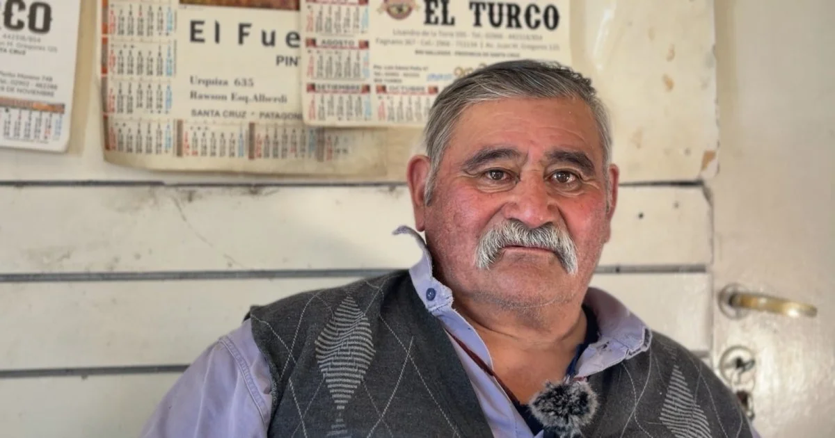 Foto oficial: Cristóbal Chipailaf y una nueva vida en La Esperanza, con el calor del gas