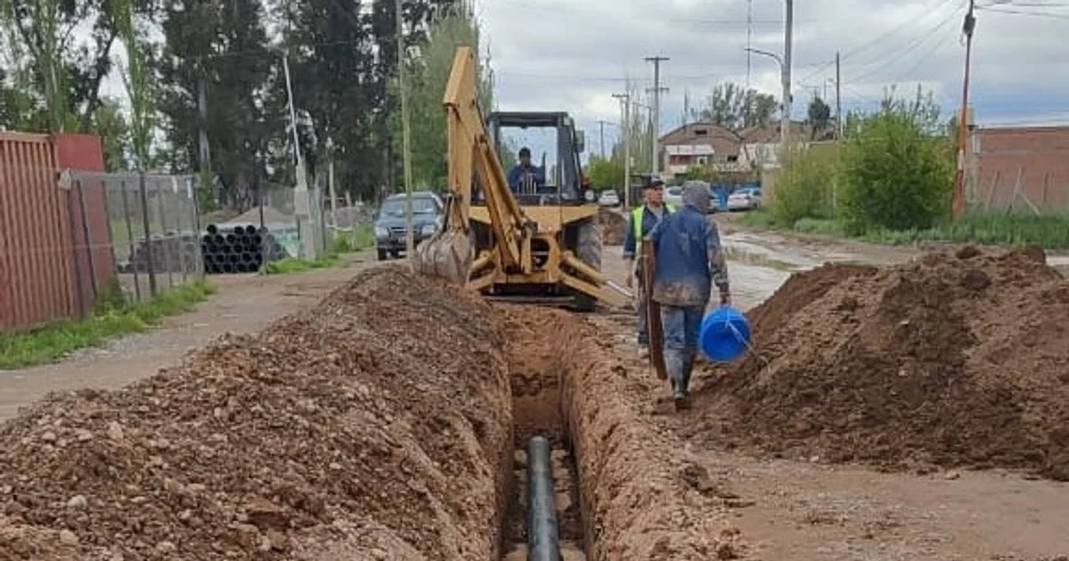 Official photo: Fernández Oro: falta menos para habilitar la obra que mejorará el servicio de agua | Gobierno de Río Negro