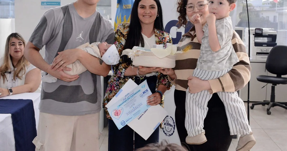 Official photo: Gabriel uno de los primeros bebés que tiene su partida de nacimiento digital