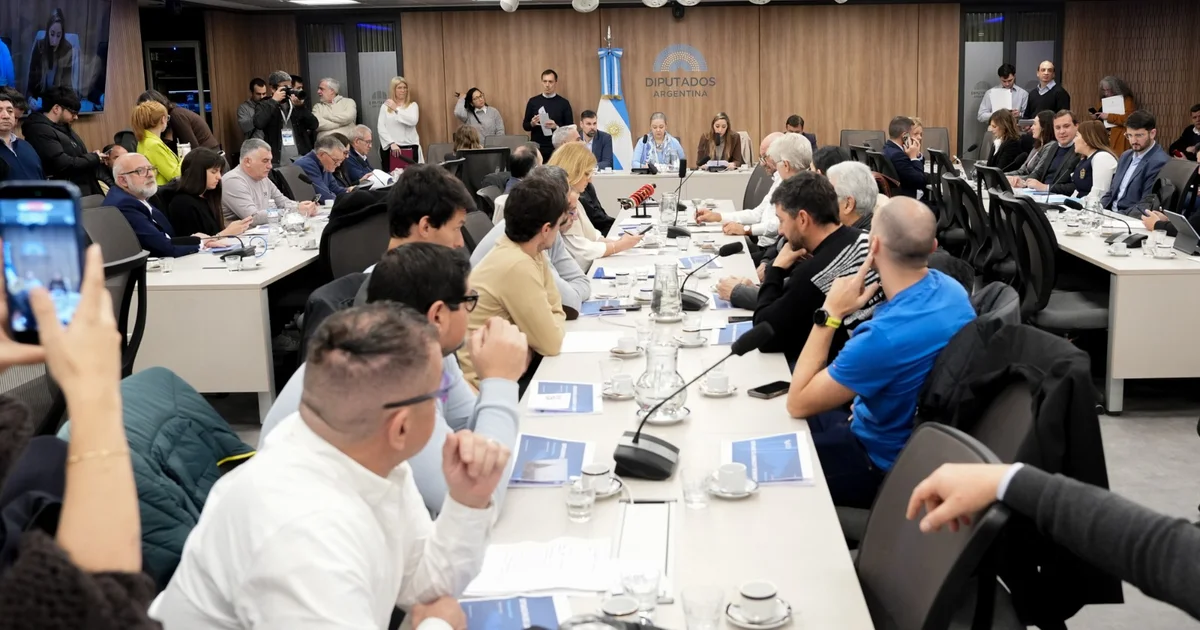 Reforma laboral: el Gobierno aprobó 19 acuerdos entre sindicatos y empresas de distintos sectores