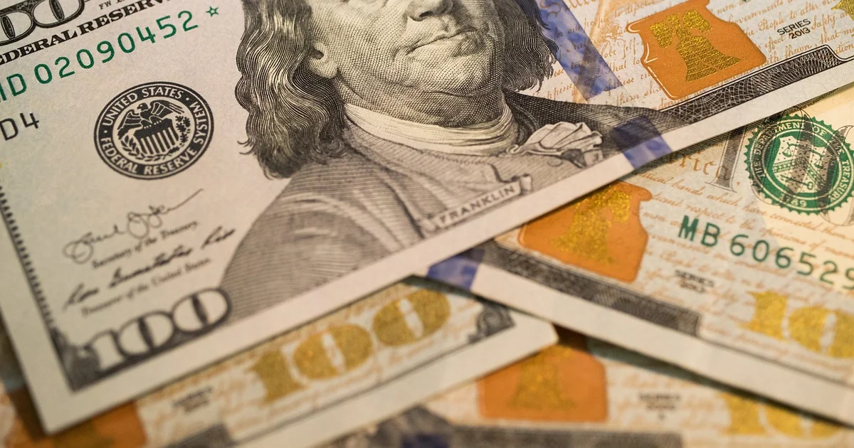 Foto ilustrativa: La compra de dólar ahorro se mantuvo casi estable en septiembre, cerca de los u$s3.000 millones