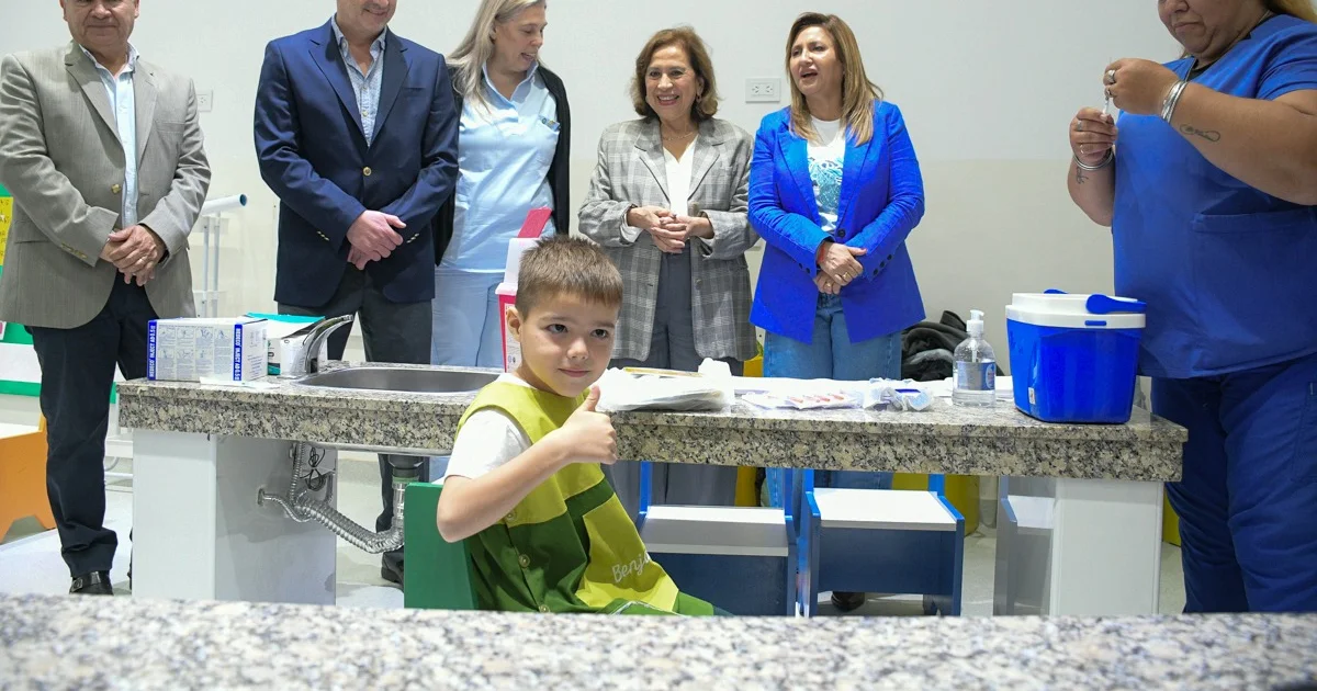 En el Jardín de infantes Municipal “Papa Francisco” se realizó una jornada de vacunación contra la poliomielitis