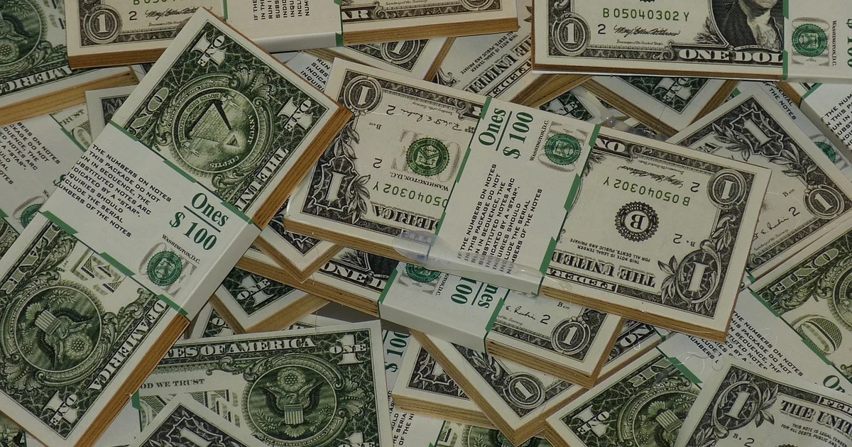 Tarjeta y consumos en dólares: cómo pagar en octubre y evitar la percepción del 30%