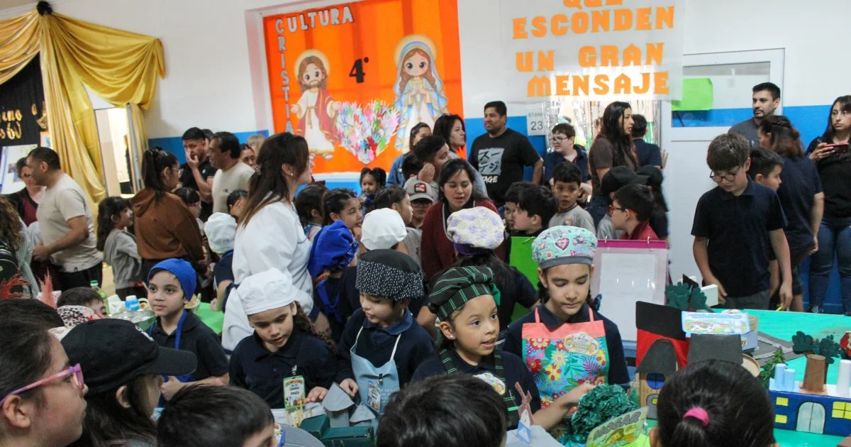 Foto oficial: La XVI Feria de Ciencias del Colegio Santa Bárbara reunió a la comunidad de Río Turbio