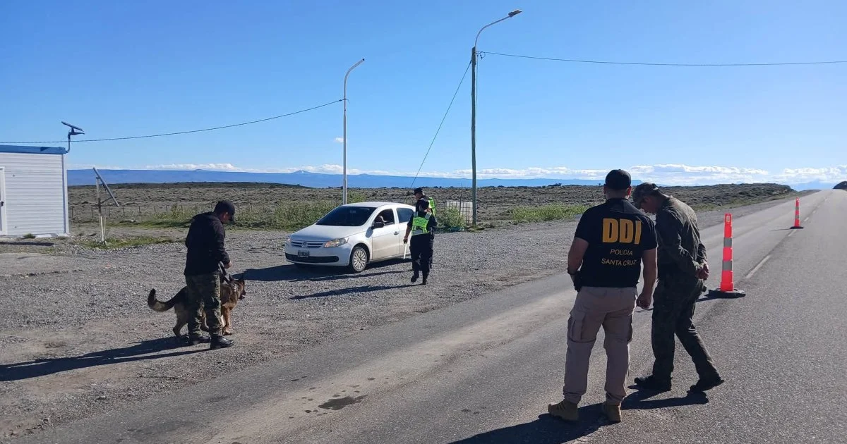 Foto oficial: La Policía de Santa Cruz realizó controles preventivos en Perito Moreno y El Calafate