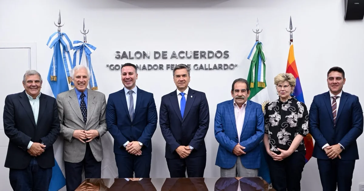 Foto oficial: EL GOBIERNO PROVINCIAL Y UNCAUS FIRMARON CONVENIOS PARA FORTALECER EL SISTEMA SANITARIO